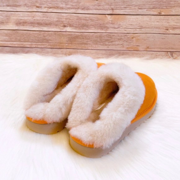 UGG Cluggette Slippers For Outdoor/Indoor Use - Picture 4 of 7
